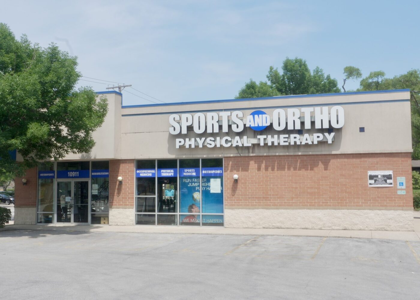 Sports & Ortho Physical Therapy clinic exterior in Beverly, Chicago
