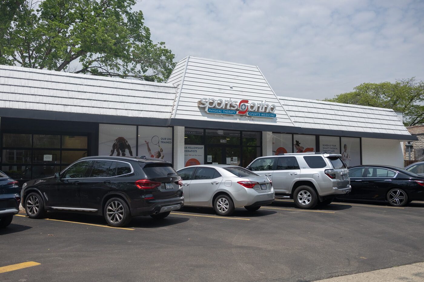 Sports & Ortho Physical Therapy clinic exterior in Evanston, IL